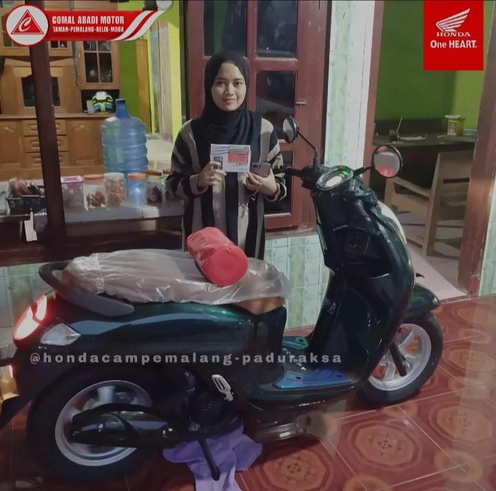 Foto penyerahan motor Honda oleh Ruri CAM PEMALANG