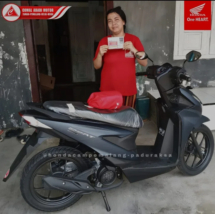 Penyerahan motor oleh Ruri CAM PEMALANG