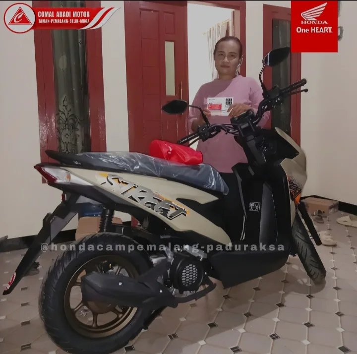 Penyerahan motor oleh Ruri CAM PEMALANG