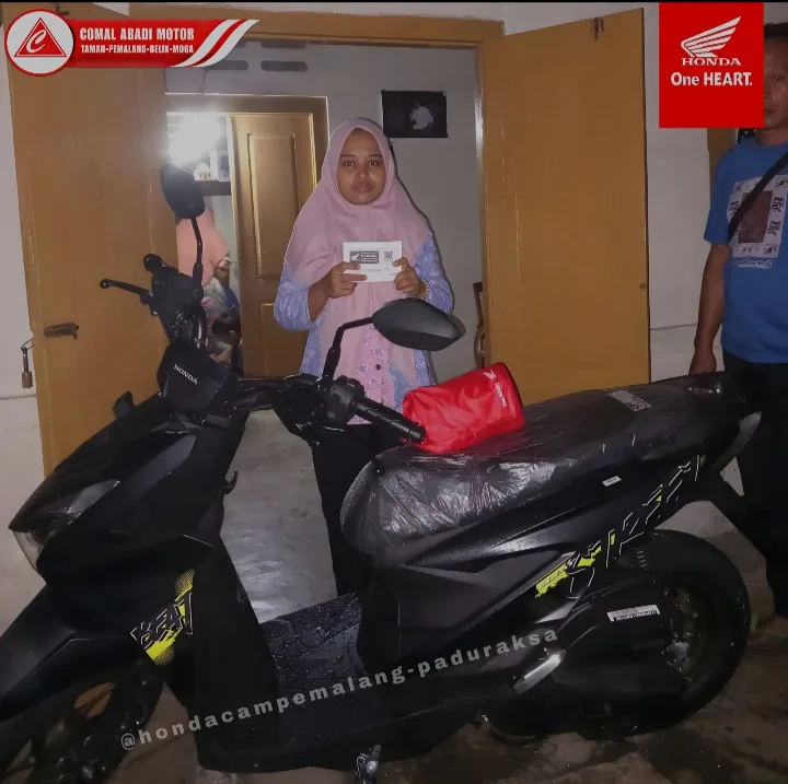 Foto penyerahan motor Honda oleh Ruri CAM PEMALANG