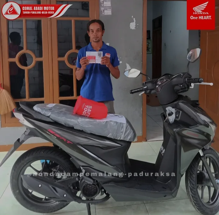 Penyerahan motor oleh Ruri CAM PEMALANG
