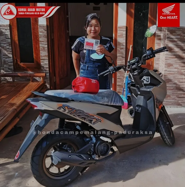 Penyerahan motor oleh Ruri CAM PEMALANG