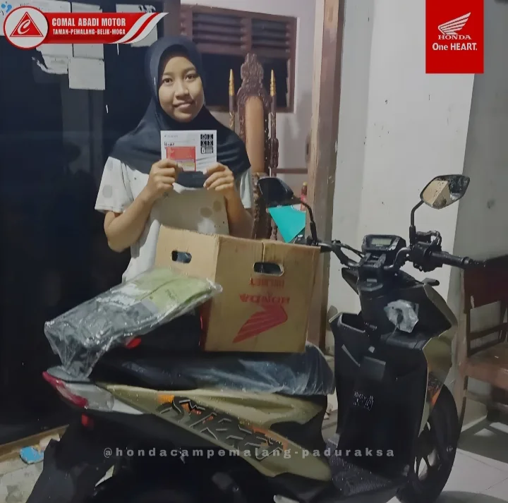 Penyerahan motor oleh Ruri CAM PEMALANG