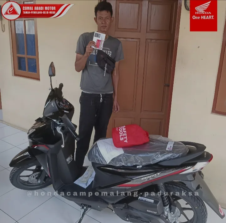 Foto penyerahan motor Honda oleh Ruri CAM PEMALANG
